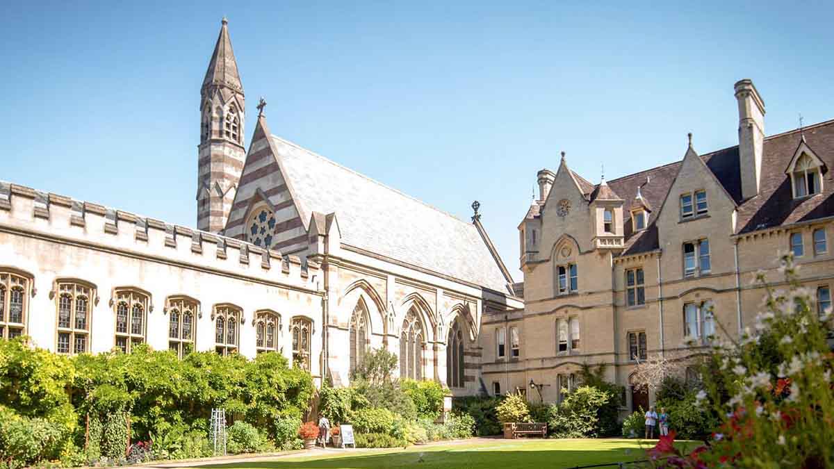 สถาบันการศึกษาในอังกฤษ