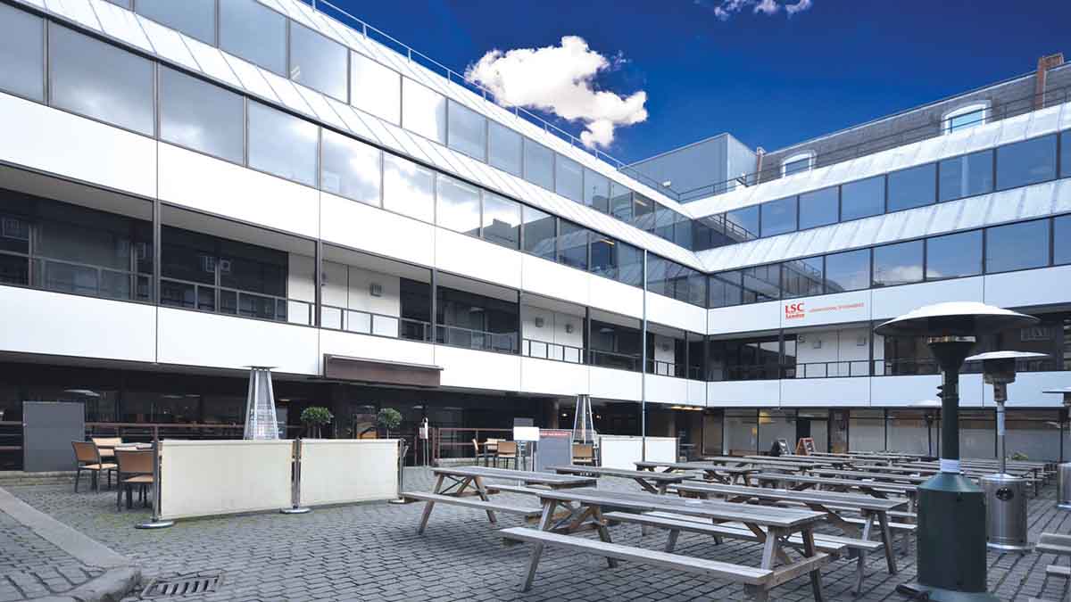 สถาบันการศึกษาในอังกฤษ