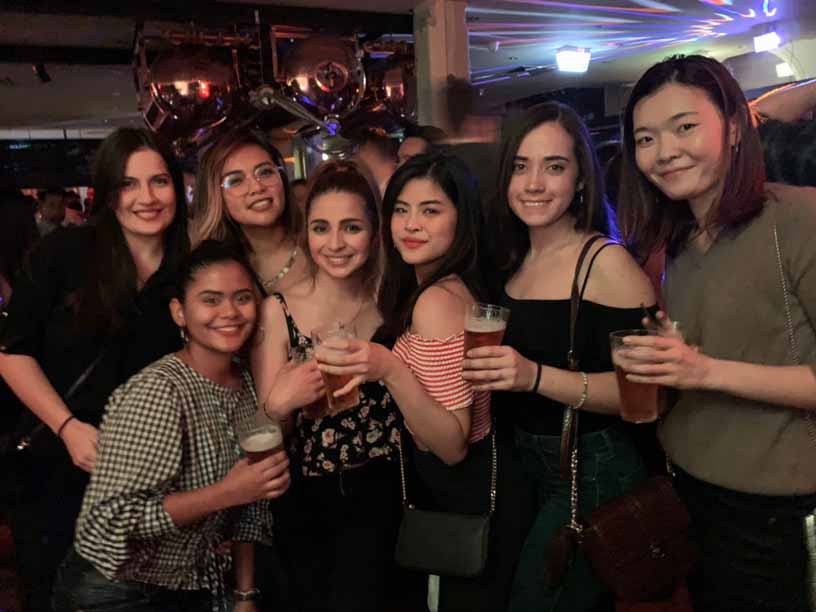 สถาบันการศึกษาในต่างประเทศ